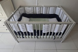 BABY CRIB BRAND: POTTERY BARN WITH FREE MATTRESS